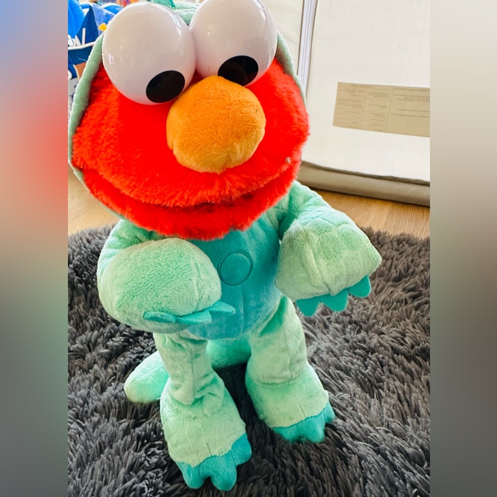 Dinosaur Elmo!